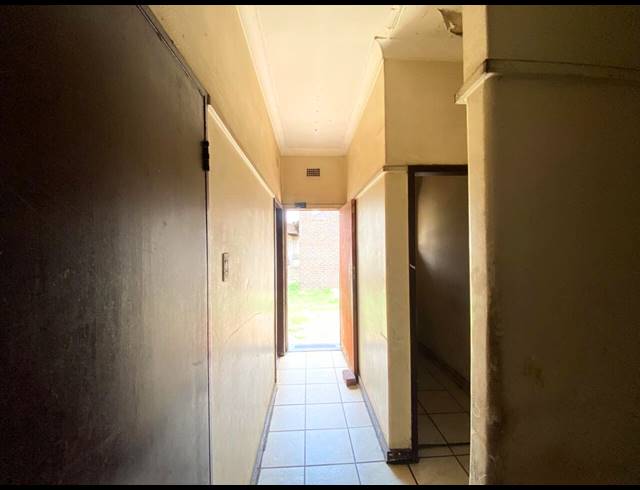 20 BEDROOM HOUSE FOR SALE IN VEREENIGING CENTRAL